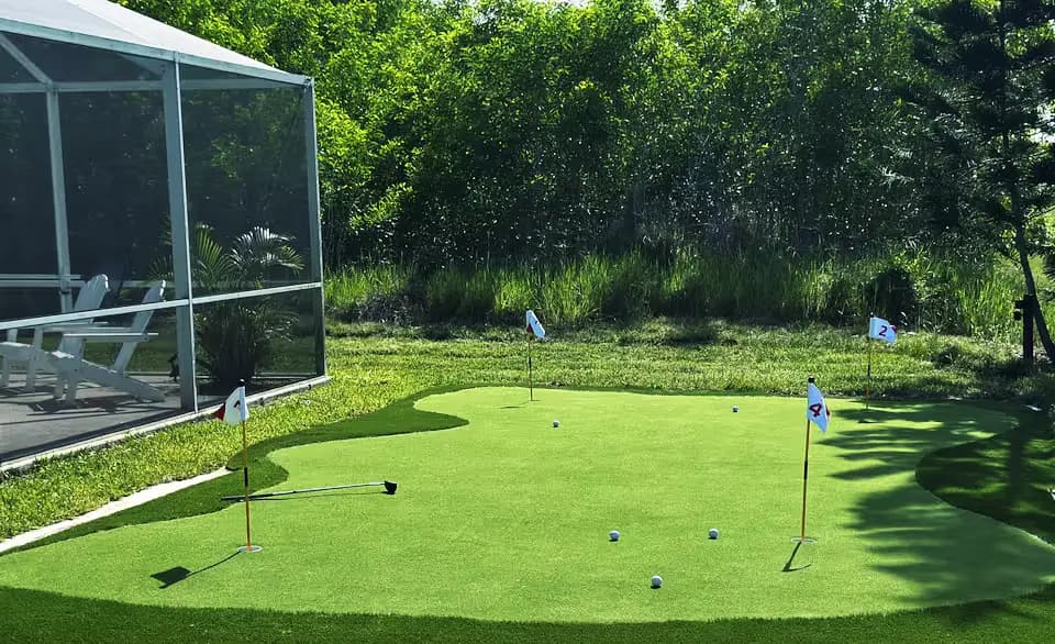 4-hole putting green